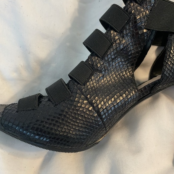 Authentic Guess Python Embossed Caged Pumps size 9 1/2 - Picture 9 of 11